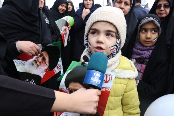 طنین شعارهای انقلابی در سالروز پیروزی انقلاب اسلامی ایران