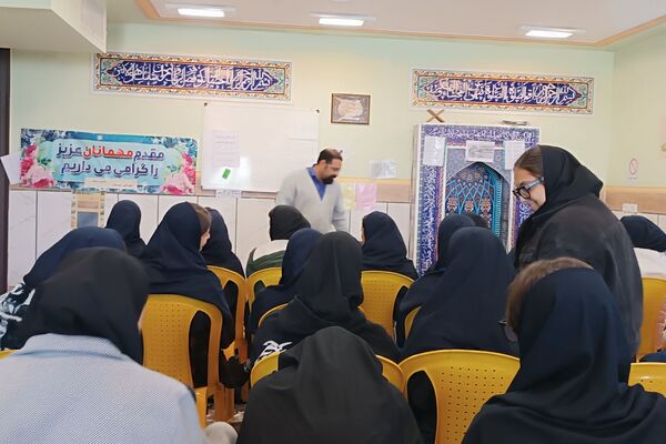 یک روز بدون کیف همراه با آموزش خود مراقبتی در دبیرستان شریعت 