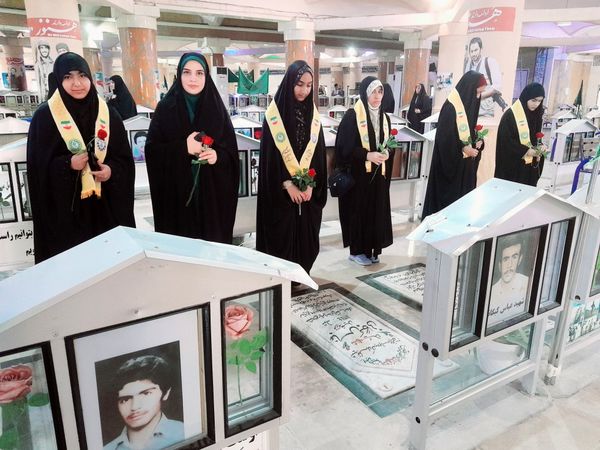 تجدید میثاق با شهدا در بوشهر