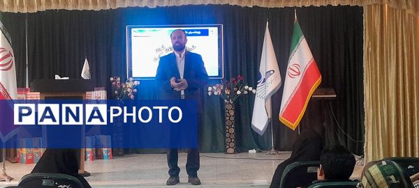 تجلیل از دانش‌آموزان منتخب جشنواره علمی - پژوهشی ناحیه یک کرج