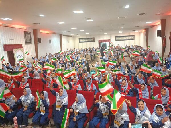 مراسم روز دانش آموز برای دختران بنت الهدی صدر 2