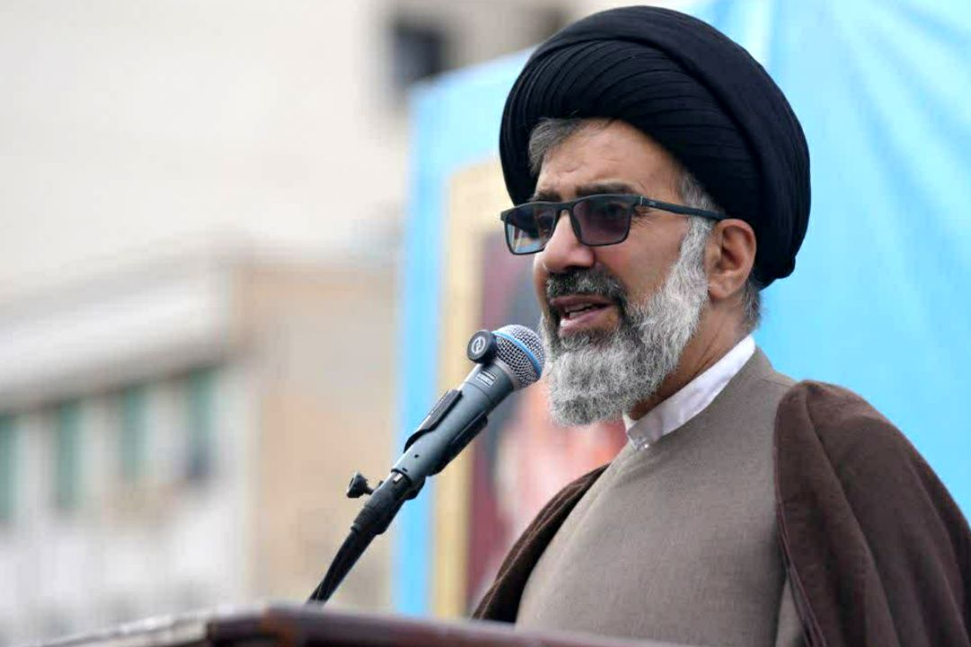 دشمنان همیشه تلاش دارند که ما را تسلیم کنند