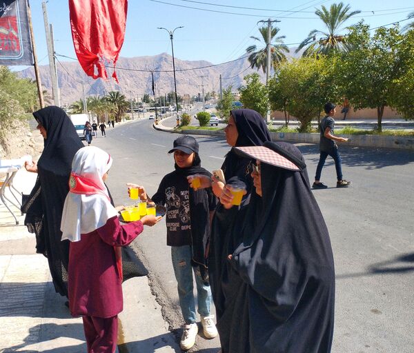 پیاده‌روی دلدادگان جامانده از کربلا در حاجی‌آباد