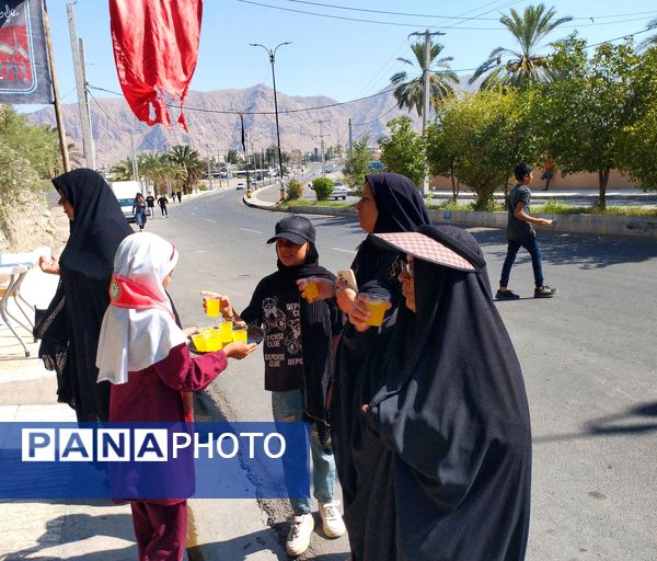پیاده‌روی دلدادگان جامانده از کربلا در حاجی‌آباد