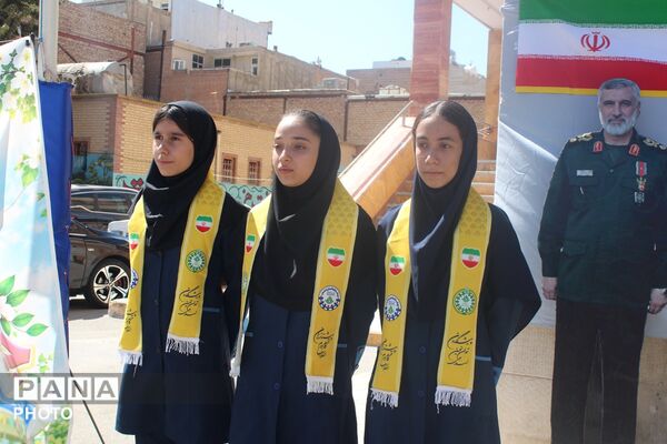 آغاز سال تحصیلی در دبیرستان الزهرا(س) با جشن جوانه‌ها