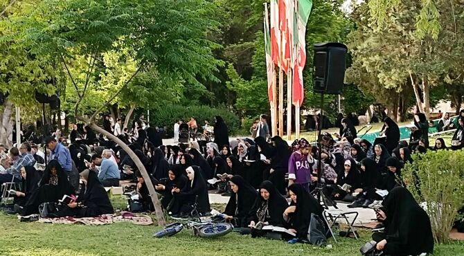 طنین دعای عرفه در شهر زرقان