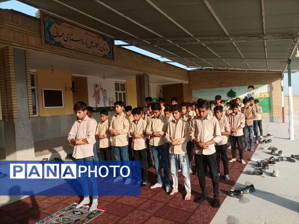 برگزاری نماز جماعت ظهر و عصر در مدرسه شهید حججی سیریک 