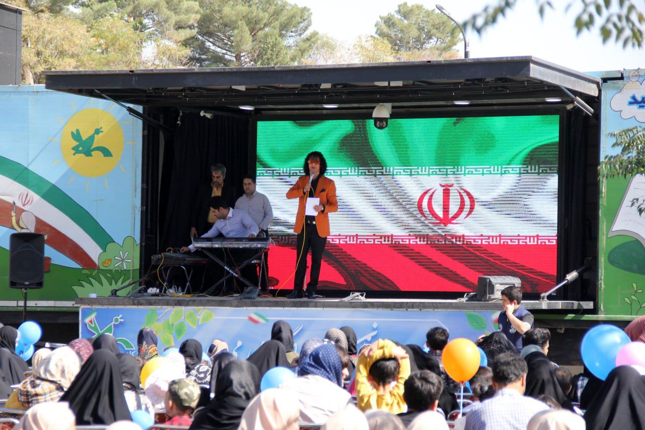 قصه‌گویی خنده‌ها و رؤیاها در دیار طلای سرخ 