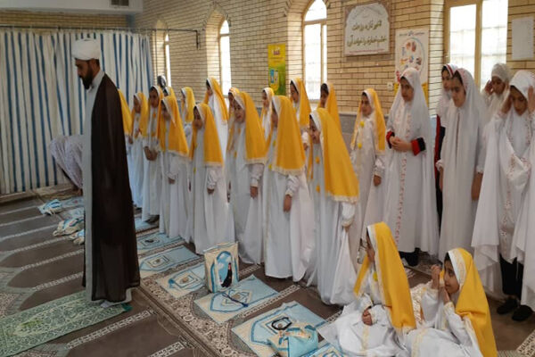 جشن تکلیف دانش‌آموزان دختر مدارس غیردولتی یاسوج