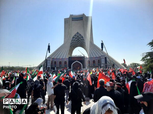 وداع باشکوه ملت با رهبر انقلاب و تشییع پیکر پاک و مطهر ایشان
