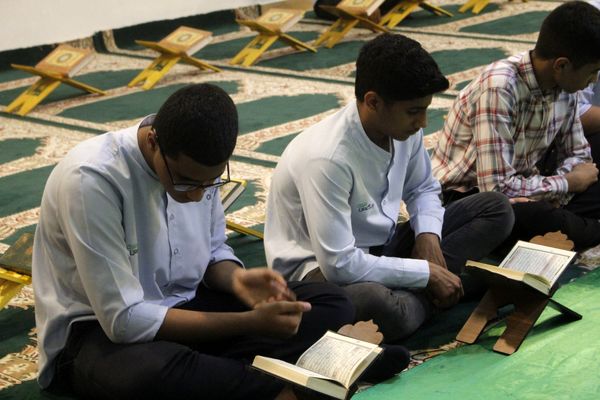 بزرگترین محفل انس با قرآن و افطاری دانش‌آموزان مدارس غیردولتی و هیات‌امنایی همزمان با سراسر کشور