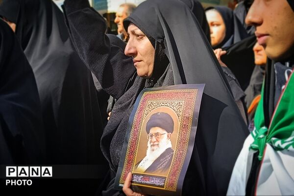 راهپیمایی مردم و دانش‌آموزان کرمانشاه در محکومیت جنایات آمریکا و رژیم صهیونیستی