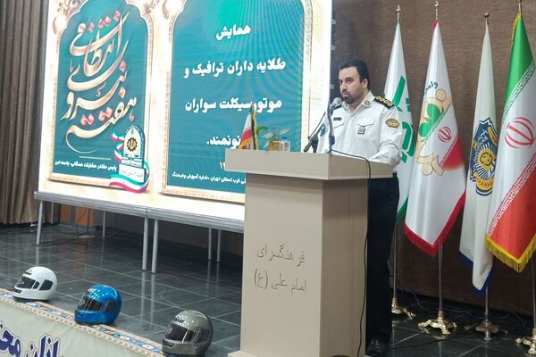 فرهنگ‌سازی با عمل؛ اهدای کلاه ایمنی رایگان در همایش طلایه‌داران ترافیک شهریار