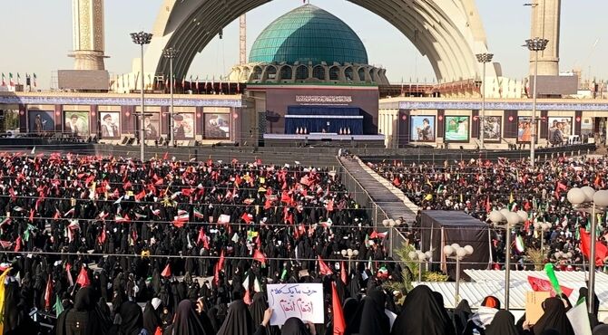 مصلی امام خمینی (ره) در سوگ،حضور میلیونی مردم در وداع با رهبر انقلاب