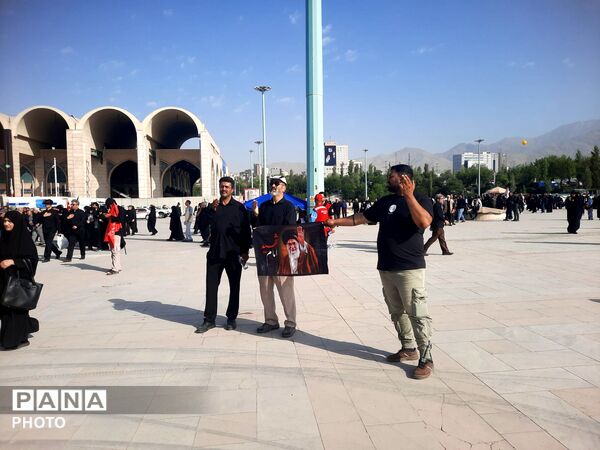 اولین روز وداع با شکوه با رهبر شهید و خانواده بزرگوارشان 