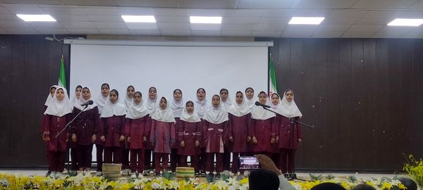 رقابت گروه‌های سرود منطقه‌ای در کانون شهید رضاپور فین