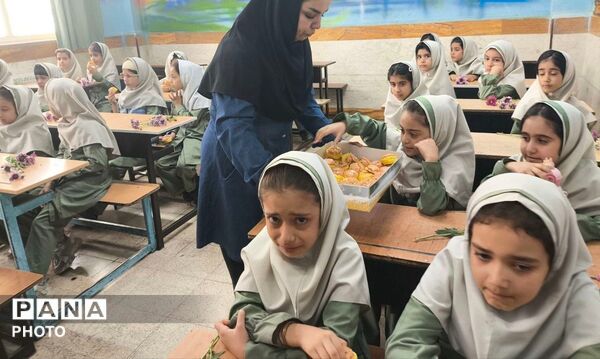 گرامی‌داشت شهیده ستیا تقی‌زاده دانش‌آموز جنگ رمضان مدرسه حاج جعفر بیگلری ناحیه 4 کرج 