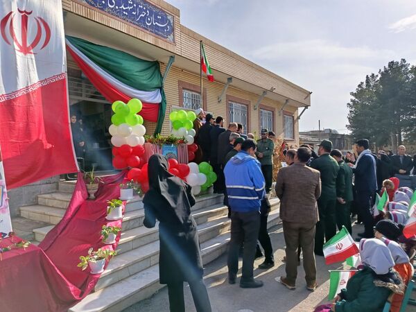 جشن انقلاب در مدرسه شهید بهمنی خلیل آباد