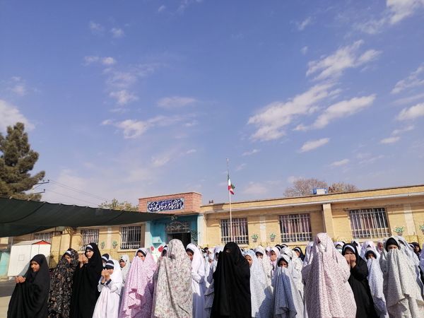 اقامه نماز باران  در دبستان ناهید نخودی 