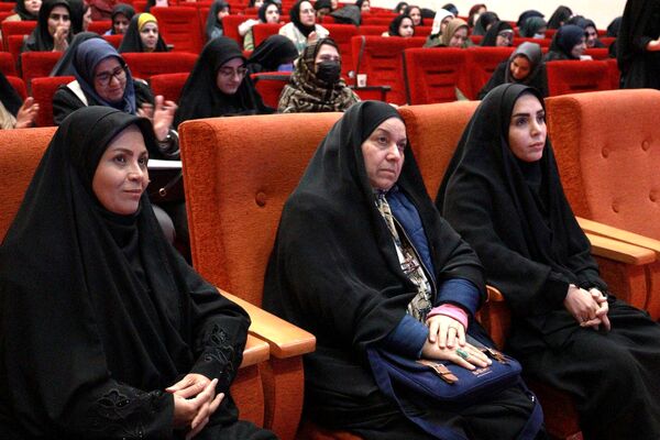 همایش رویداد سراسری «تهران، شهر نماز» با محوریت «نماز شکوفه‌ها» 