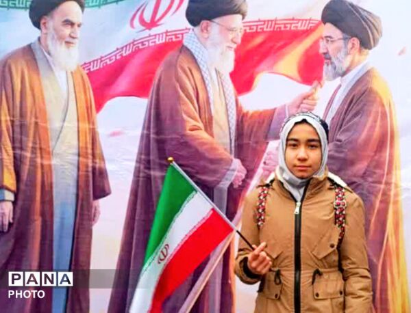 حضور دانش‌آموزان با کوله‌پشتی به یاد همکلاسی‌های مینابی در روز جهانی قدس همدان