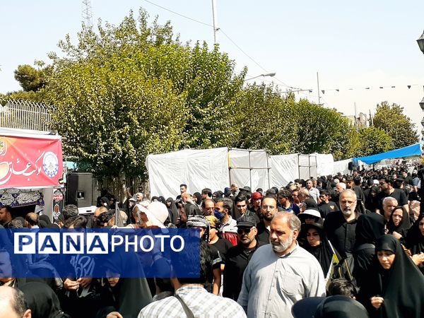  حضور پرشور اقشار مختلف جامعه در پیاده‌روی معنوی