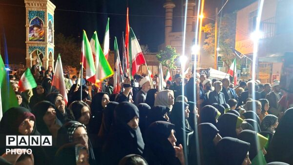 حضور خادمان امام رضا(ع) و پرچم متبرک آستان قدس در اجتماعات شبانه شهر صفی آباد