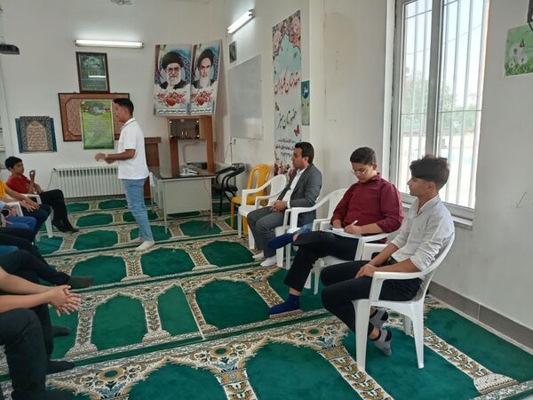 حضور جمعی از اعضای دبیرستان نمونه آیت‌الله خامنه‌ای در مدرسه نمونه دانش