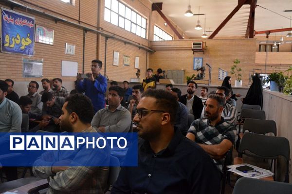 کارگاه آموزشی آشنایی با سیستم موتور و سوخت‌رسانی خودرو در بهارستان 2