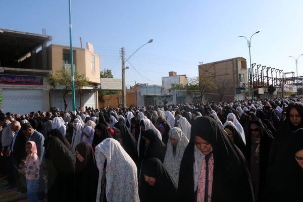 شکوه اقامه نماز عید‌ فطر در سراسر استان کرمان