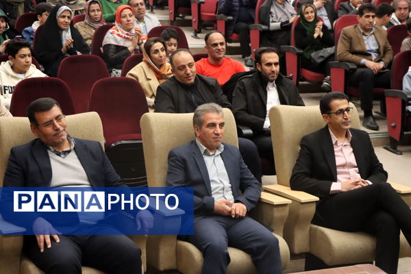 تقدیر از دانش‌آموزان دبیرستان هیات امنایی البرز در اردوگاه استانی شهید محمد منتظری شهریار 