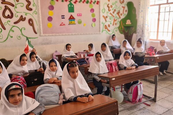 آیین نواختن زنگ ایثار و مقاومت در مدارس آباده