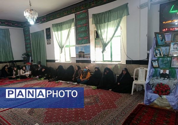 تکریم از مادران شهدا در پایگاه طاهره بسیج خواهران روستای حسین آباد