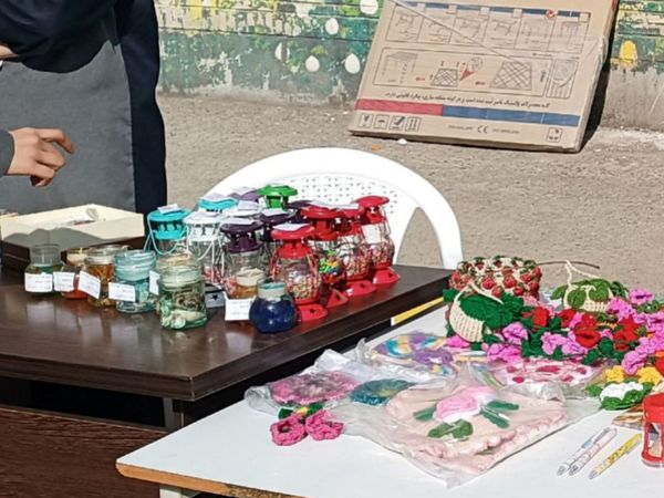 بازارچه و نمایشگاه کسب و کار دانش آموزی در دبیرستان امجدی۲