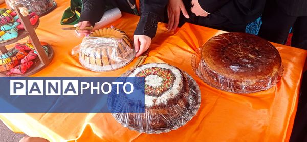 بازارچه هنر دخترانه توسط دانش‌آموزان انجمن اسلامی