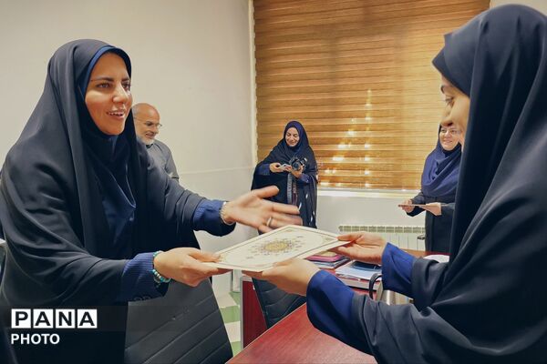  قدردانی مدیر منطقه ۱۳ از کارکنان آموزش‌وپرورش