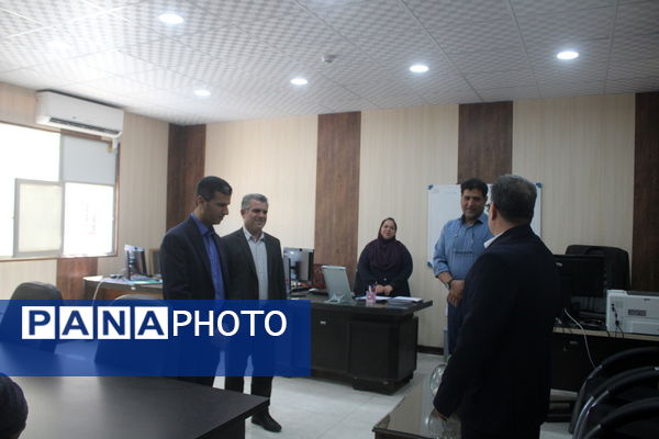 بازدید سرزده نوروزی مدیرکل آموزش و پرورش استان بوشهر از دوایر مختلف اداره‌کل