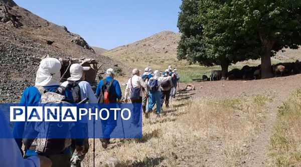 کوه‌پیمایی پیشکسوتان قم در آستانه سالگرد ارتحال حضرت امام(ره)