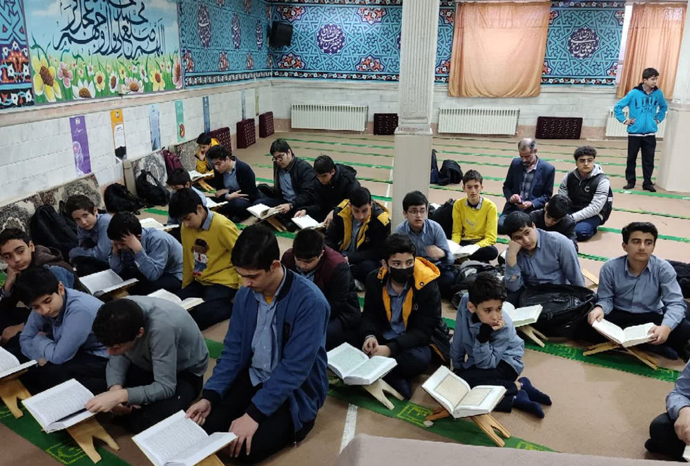 جزء‌خوانی قرآن کریم در دبیرستان حاجیه‌خانم ثقفی ناحیه چهار قم