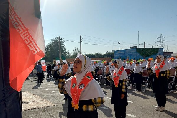 افتتاحیه پویش سلامت دهان و دندان و اجرای طرح وارنیش فلوراید در منطقه کهریزک 