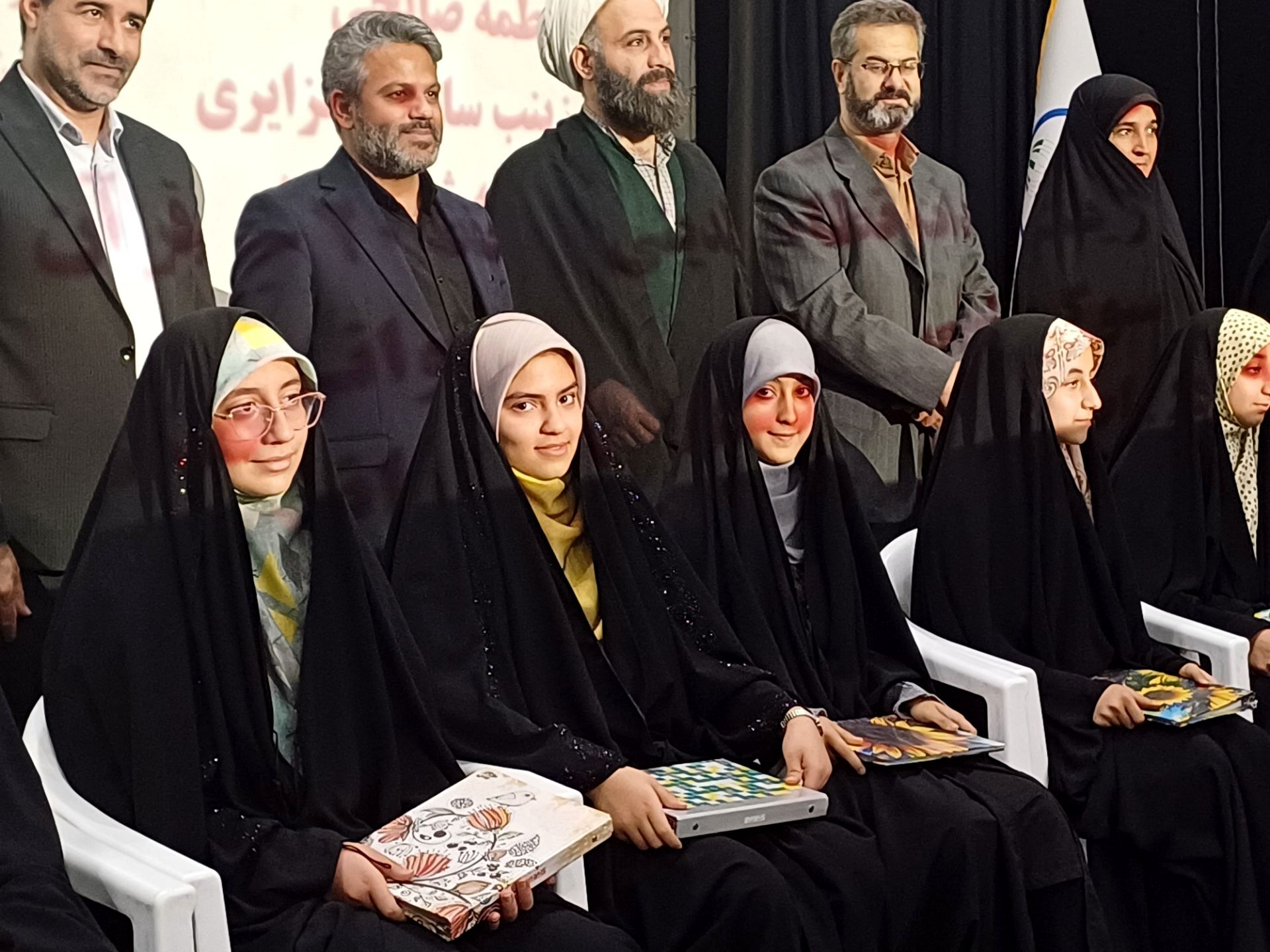 جشن ستارگان دانش‌آموزی در تالار شهرداری دولت‌آباد شهرستان برخوار 