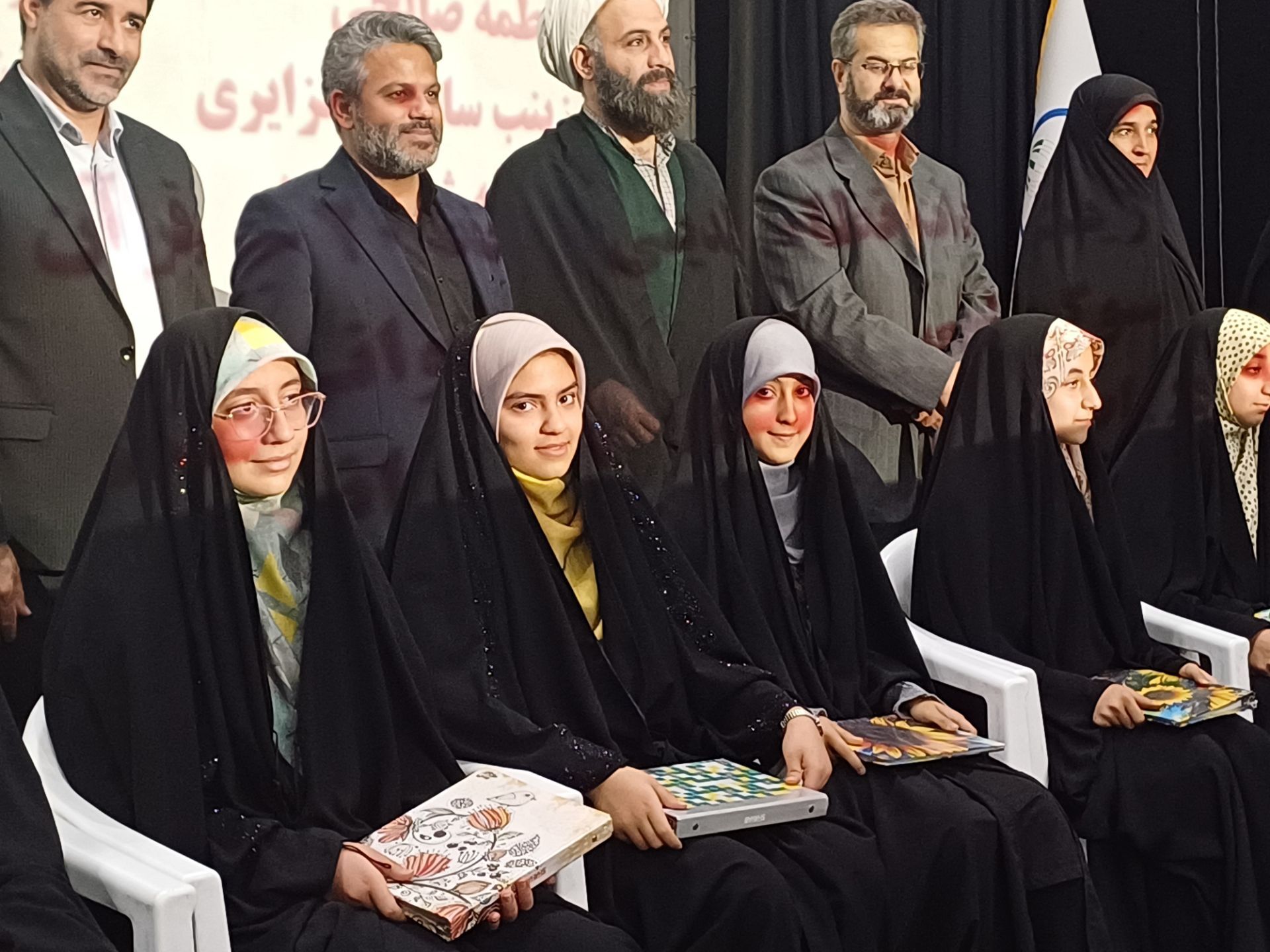 جشن ستارگان دانش‌آموزی در تالار شهرداری دولت‌آباد شهرستان برخوار 