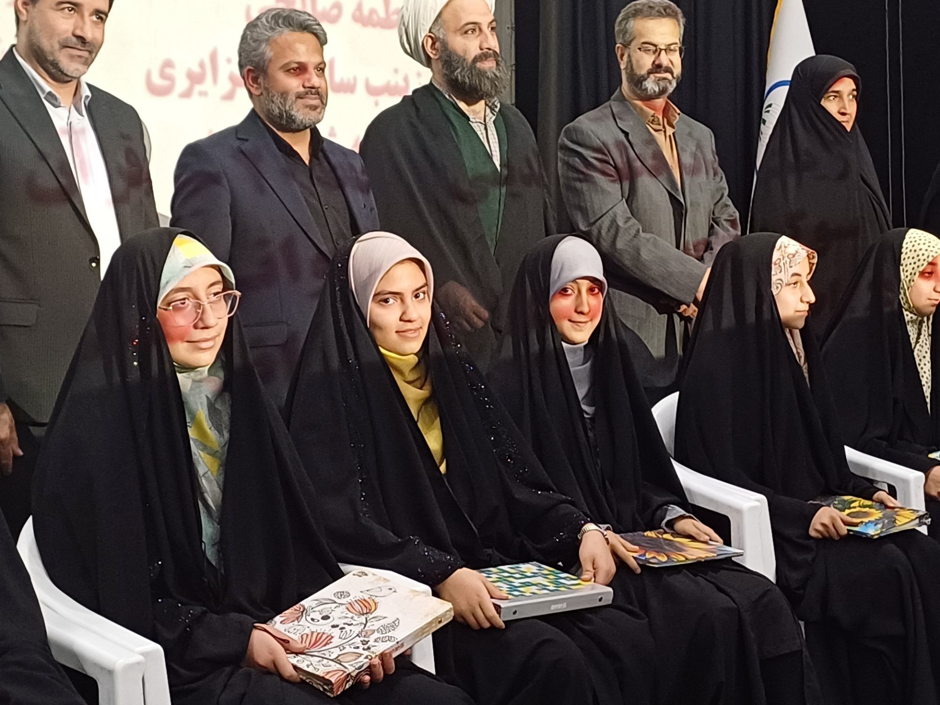 جشن ستارگان دانش‌آموزی در تالار شهرداری دولت‌آباد شهرستان برخوار 