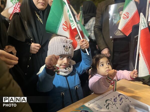 پیشتازان دانش‌آموز؛ روایت‌گران عشق به وطن و ولایت در آیین چهلم شهدای میناب