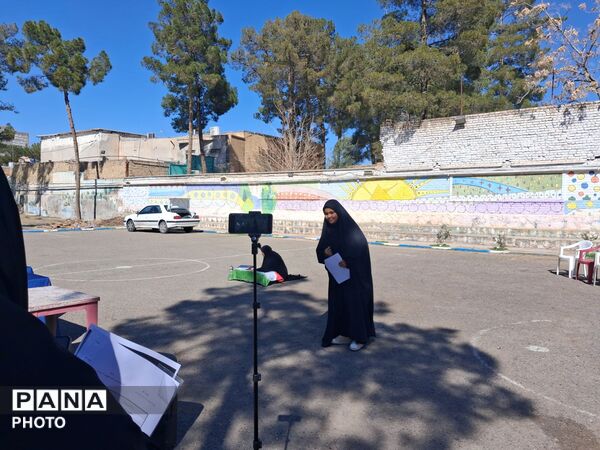 مسابقات نمایش خوانی و تئاتر خیابانی دختران در شهرستان کاشمر 