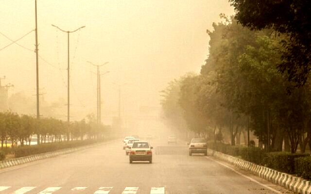 وزش باد و گردوخاک در جاده‌های ۵ استان