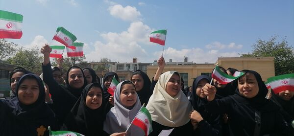 شادی دانش‌آموزان دبستان شهید خلیل طهماسبی مشهد در تحقق وعده صادق