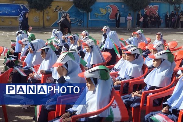 جشن شکوفه‌ها در مدرسه آیین روشن شهریار با حضور مدیریت آموزش و پرورش شهریار