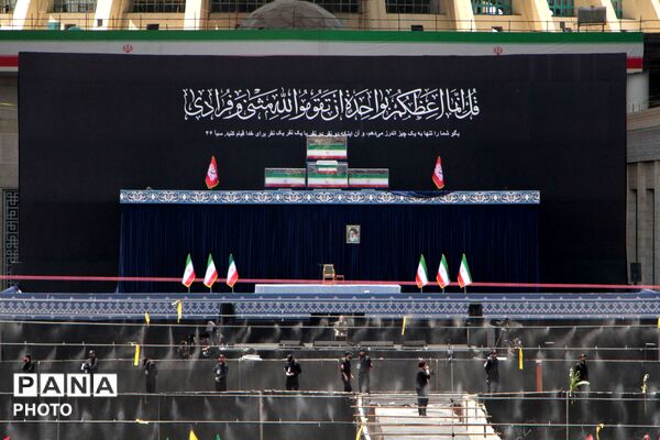 آخرین وداع با قائد شهید: پیکر مطهر آیت‌الله سیدعلی‌خامنه‌ای در میان سیل عاشقان به مصلی تهران رسید 