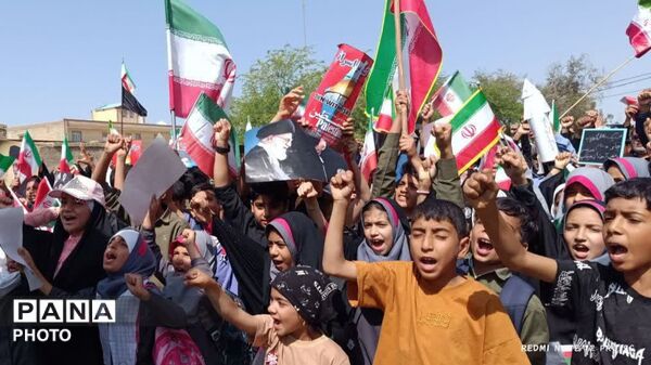 دانش‌آموزان کهنوجی به یاد دانش‌آموزان مینابی 
